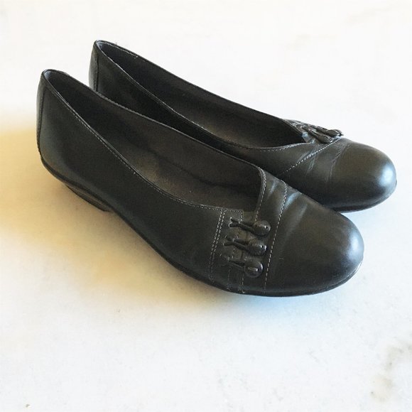 Worn once! Like new Clarks women's black leather flats shoes, great support - Picture 5 of 10